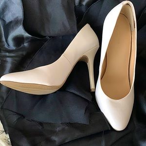 Liz Claiborne white size 5M